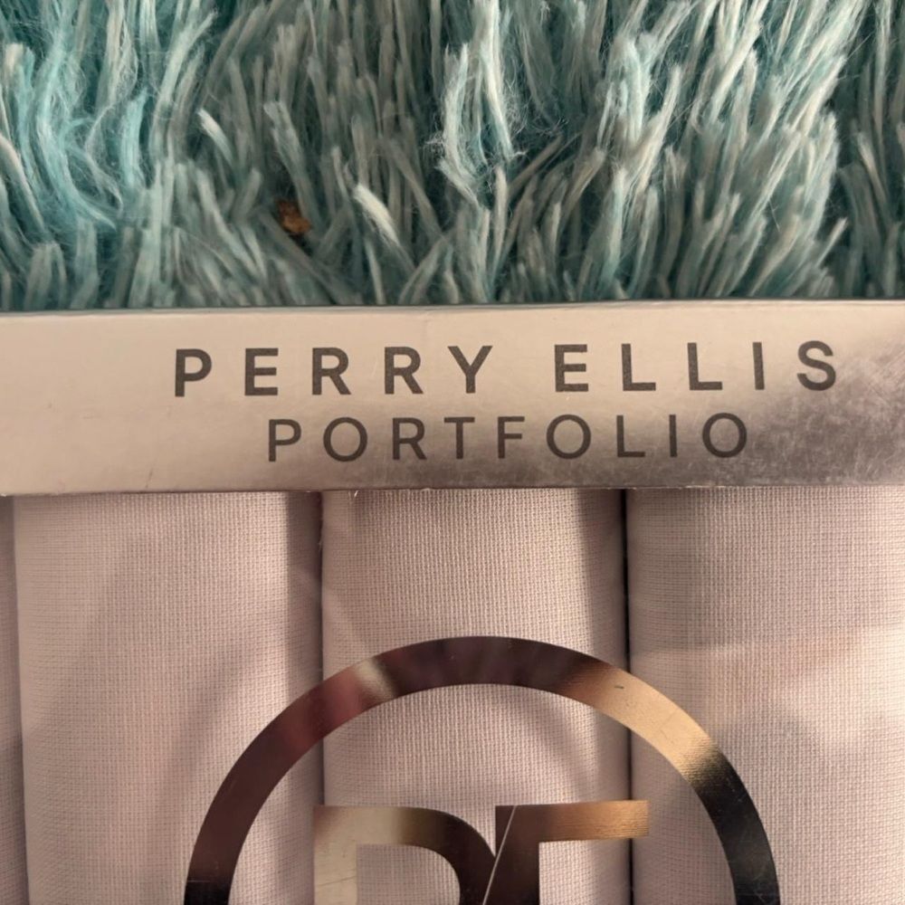 Perry Ellis Elegant White Handkerchief Set — NWT - Picture 2 of 4